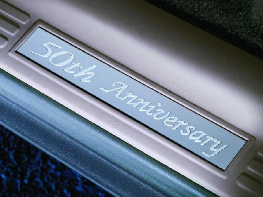  Toyota Land Cruiser 100 50th Anniversary 2001 года  (фото 2 из 6)